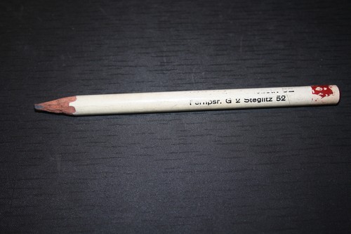 Sehr alter bleistift - sehr, werbung